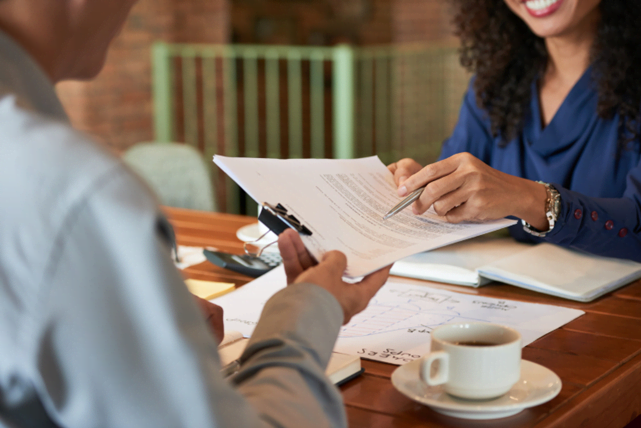 Contrato de trabajo entre hombre y mujer